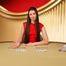 Antarmuka aplikasi ramatogel menampilkan pilihan permainan slot dan taruhan olahraga
